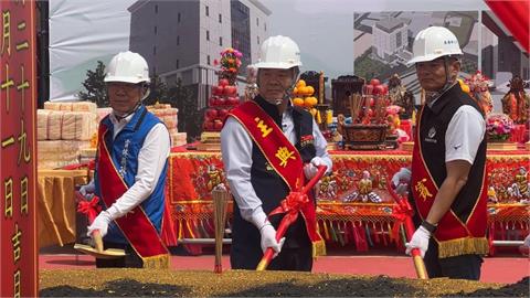 "五星級納骨塔"惜恩堂動土 麥寮鄉長率村長捻香祈福