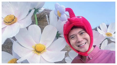 野生「真人皮克敏」現身！鄭朝方扮1角色闖花海...網笑：這隻怎麼收？