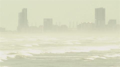 強烈氣旋來襲「浪比人高」　印度急撤離沿岸居民