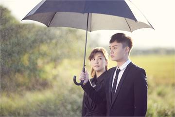許富凱新歌《雨傘情》攻上排行榜冠軍！方馨跨刀MV曝「最大心願」