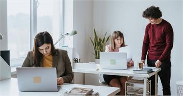 同事上班打混具「1技能」多領5千 他怨不平衡過來人曝現實面:是真的