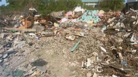 台南風災後垃圾堆置待清　「石綿瓦等有害物質」被偷倒混入