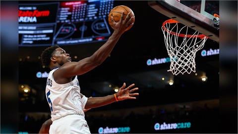 NBA(影)/提前被換下不爽總教練調度?灰狼「蟻人」自行離場惹爭議