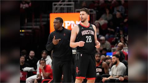 NBA(影)／火箭明星中鋒怒罵女裁判「婊子」惹風波！今表示已道過歉希望能平息