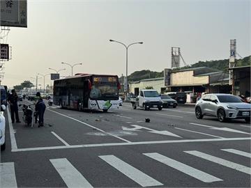 公車駕駛嚇傻！　機車騎士不明原因逆向撞公車身亡