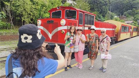 林鐵通車「奮起湖已非終點站」　人潮不減反增