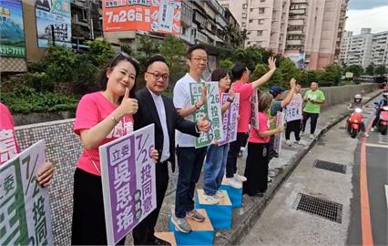 五一戰隊北台小組抵基隆　合體童子瑋批在野黨濫權