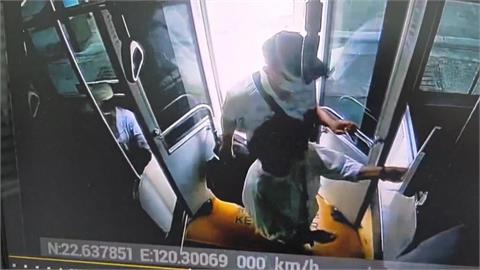 疑關門太快「包包險遭夾」　男子怒罵公車司機爆口角