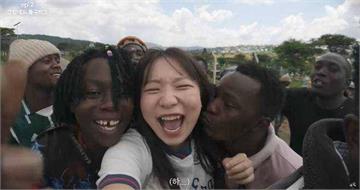赴非洲獨旅出事！44萬女YTR遭「強吻亂摸」　急喊：不要碰我