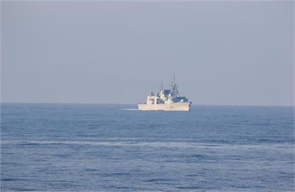 快新聞／美國海軍公布中國軍艦在台海「橫切」畫面！　雙方距137公尺險相撞
