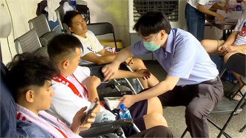 快新聞／小草醫師出大事！凱道做1事遭檢舉「恐挨罰10萬」　張育萌開嗆了