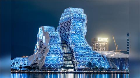 快新聞/好美!為TWICE應援「歡迎子瑜回家開唱」 高雄7大地標今晚點燈