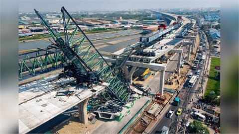 起重機掉落畫面曝光！泰國同一承包商連日發生事故　砸車釀2死