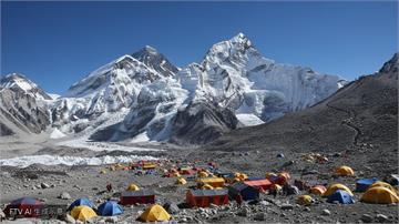 聖母峰登頂人數首度破千！尼泊爾迎史上最熱鬧登山季