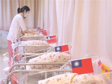 新竹市喜迎12名國慶寶寶　林智堅送上嬰兒大禮包