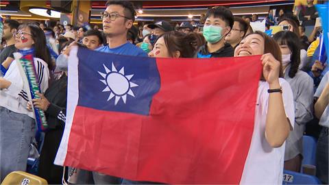 台灣隊奪首勝嗨翻洲際球場　球迷狂嗑披薩發威力退義大利