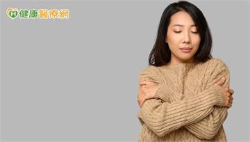 情緒快失控時先別說話！教你「３個身體技巧」把自己救回來