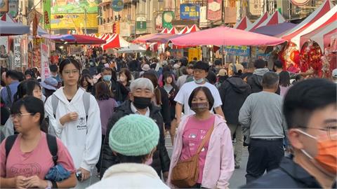 台南「新化年貨大街」開跑 集結150家攤位、文創市集