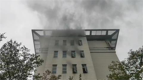 快新聞／宜蘭大學生資大樓火災黑煙狂竄！ 警消救援中