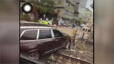 彰化8旬駕駛疑低血糖卡平交道　8列車延誤126分鐘