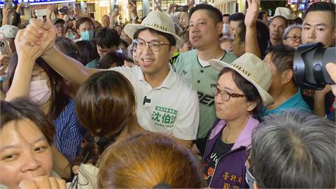 快新聞／寧夏夜市出現「百人貪食蛇」！沈伯洋掃街掀洋流　鄉民掏存摺邀簽名