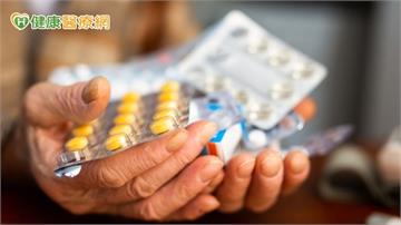 子女返鄉先助爸媽「藥箱大掃除」！醫籲：慢性病控制不能放年假