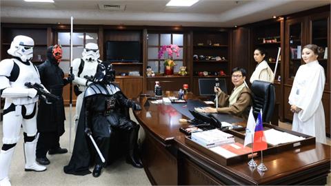 「願原力與你同在！」　陳其邁化身絕地武士現身市府