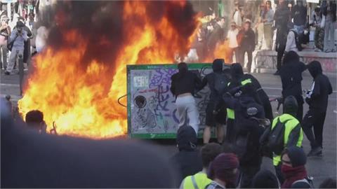 法國黃背心再現！抗議通膨、生活費高漲　多地民眾上街放火場面緊張