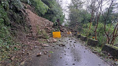 連日豪雨來襲！福山植物園連外道路「嚴重坍方」　目前雙向無法通行