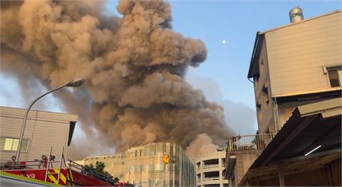 高雄「三元鋰電池廠」大火　爆炸聲不斷15人受傷