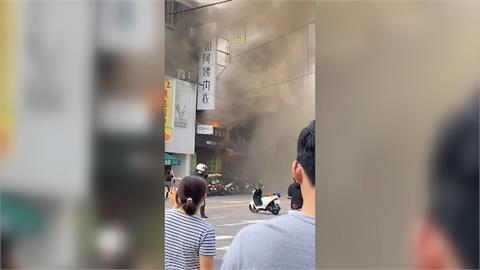 台中燒肉店火警民眾驚慌逃　2員工受困救出1死1命危