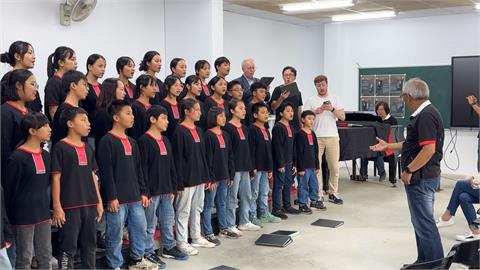 熱搜／音樂無國界！　國王歌手美聲合唱尬布農八音