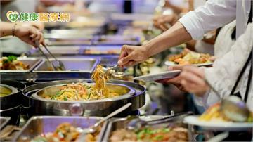 「2種飲食習慣」恐致膽結石！空腹要避免大吃大喝