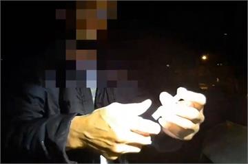 騎車玩手機慘了　巡邏警攔查起獲毒品安非他命