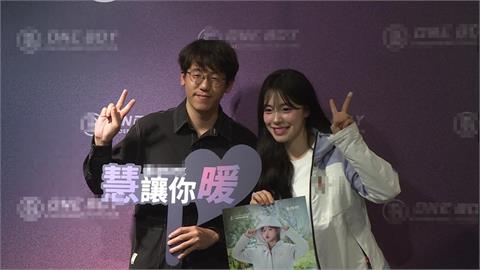 人氣啦啦隊女神李多慧一日店長　粉絲擠爆品牌櫃位