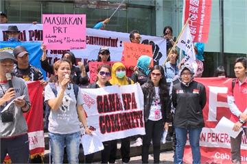 不滿被超收仲介費 印尼移工團前往辦事處抗議