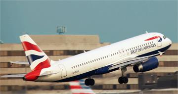 60多歲婦搭機猝逝「遺體被塞備餐間加熱」　全機飄屍臭！空服員崩潰