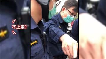 咆哮辱「臭警察」 男火爆衝突遭上銬逮捕