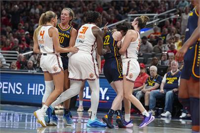 WNBA(影)／竟無人遭禁賽！狂熱、太陽「一群長腿姊姊」打完架後　聯盟懲處出爐