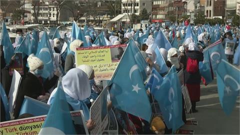 抗議中國迫害！ 土國維族婦女伊斯坦堡遊行