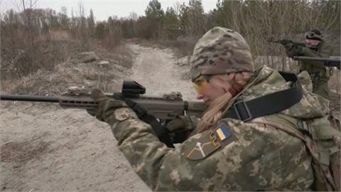 烏克蘭人舉槍受訓保家衛國　烏東分離主義民兵已撤3萬民至俄