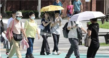 行人不走人行道罰1800、超速秒噴6000？LINE群「流言瘋傳」　警方闢謠：攏系假！