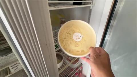 婦人手拿便當仍排隊領愛心餐 涼麵業者:善舉變調