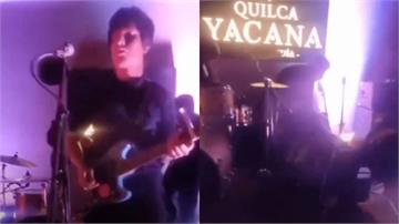 男歌手開唱「麥克風漏電」倒地　驚魂７秒險送命