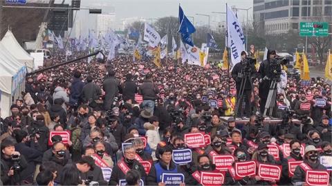 南韓醫師罷工延燒！　中央下最後通牒「下週開始吊銷執照」
