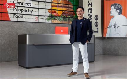 拉亞漢堡找《黑白大廚》  愛德華推聯名餐點 多賣4成