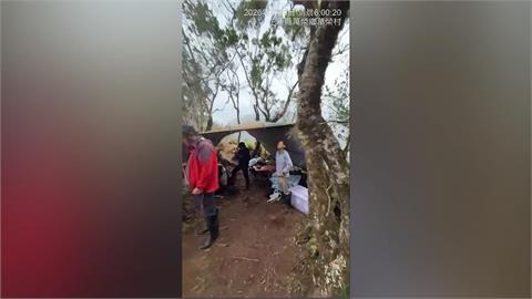 鬆口氣！萬里溪堰塞湖水位未達警戒標準　目前維持穩定溢流