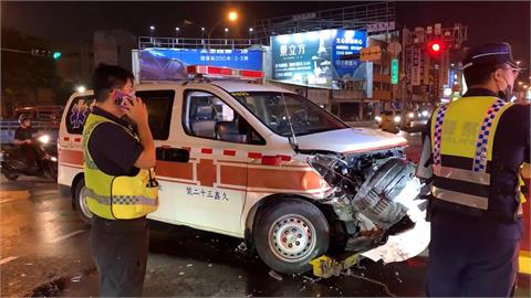 未避讓釀禍！　台中救護車鳴笛慢速經過路口　遭直行車攔腰撞