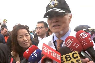 堅持延後基地開放 馮世寬號召為何子雨祈福