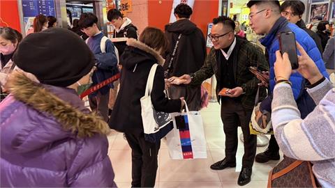 快新聞／雙標？童子瑋轉運站發暖暖包「遭北市府嚴厲譴責」　童辦：因沒印國民黨徽？